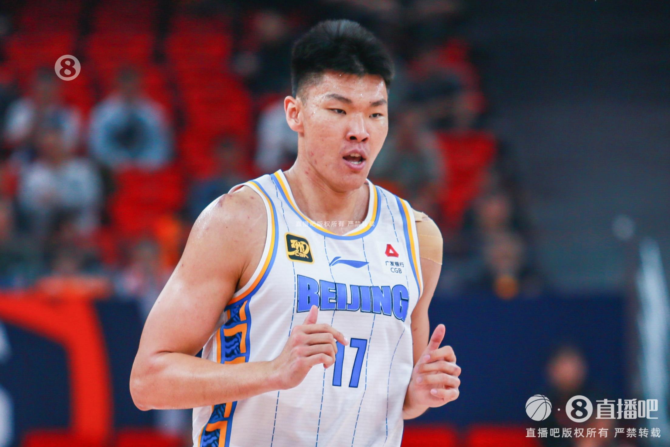 進(jìn)攻端把握機(jī)會(huì)不錯(cuò)！范子銘10投7中貢獻(xiàn)16分3助攻